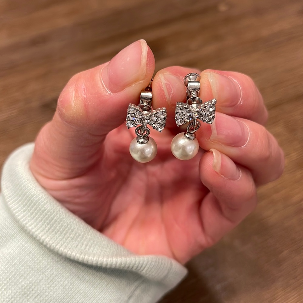 Butterfly tie and pearl ear clips